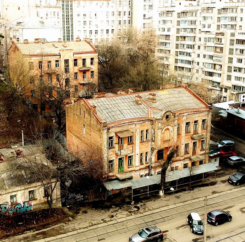 Дмитрівська 102 А, Б 2021 фото зверху