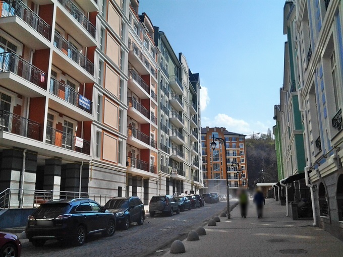 ZhK-Podol-Grad-trotuary